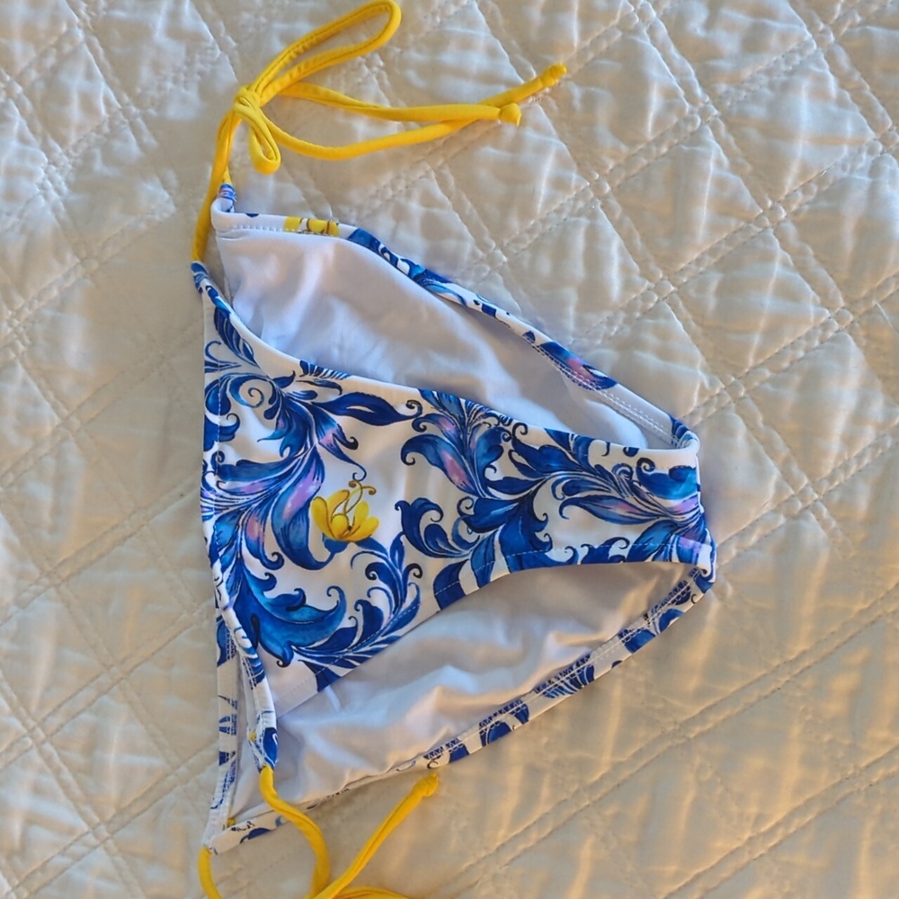 String Bikini - image 3